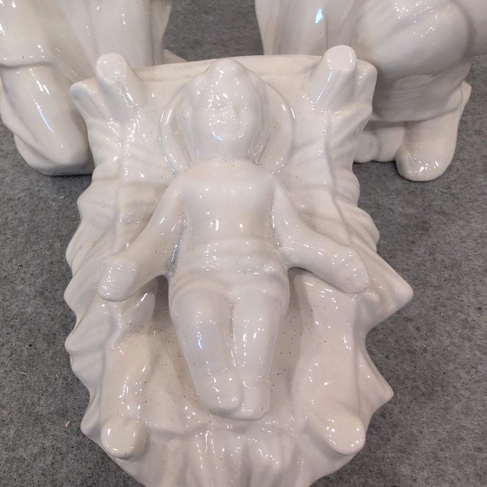 White Glazed Ceramic Nativity Set 3 Piece Holy Family Mary Joseph Baby Jesus - Picture 2 of 7